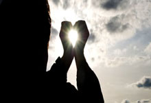 如何在手机上投资股票:配资炒股大全-大盘回调 无敌的“易中天”也终于跌了！为何情绪突变？